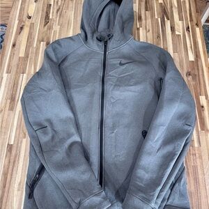 Nike Men's Gray Thermafit Hoodie 🔥